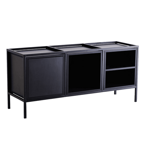 Credenza nera moderna con struttura in legno e metallo, tre scomparti con ante e ripiani aperti, ideale per soggiorno o ingresso