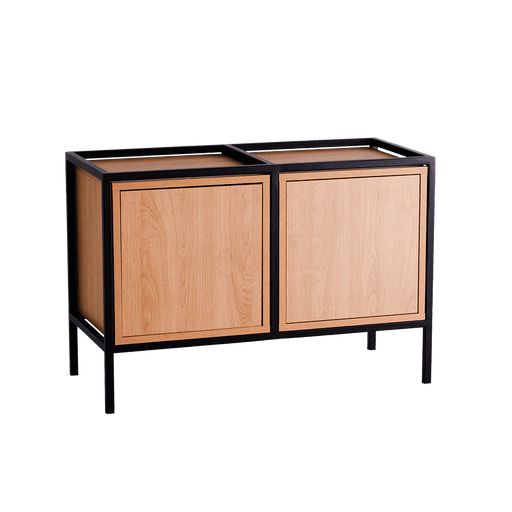 Credenza moderna in legno chiaro con struttura in metallo nero, superficie liscia e design minimalista, ideale per soggiorno o ingresso