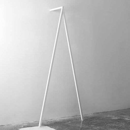 Appendiabiti design elegante bianco con struttura in metallo e illuminazione LED integrata, ideale per ingresso o camera da letto