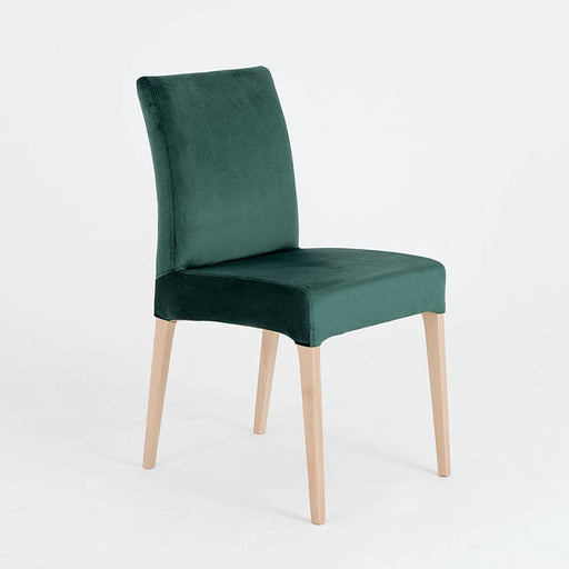 Sedia elegante con rivestimento in velluto verde bottiglia, struttura in legno chiaro, ideale per ambienti moderni e raffinati.