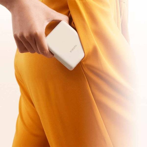 Xiaomi Tan GL Powerbank 10000 mAh - 33W - Cavo Integrato - Ricarica Rapida - Molteplici Strati di Protezione - Colore Beige