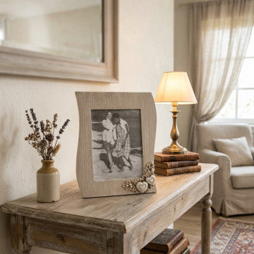 Portafoto in MDF con decoro ondulato, colore tortora e bianco
