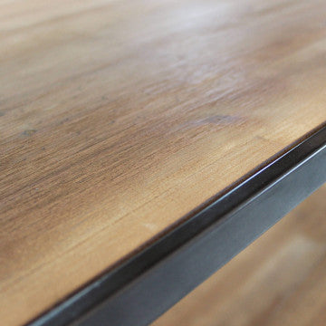 Mobile con struttura in metallo e legno, dimensioni 128x44,5x153,5 cm