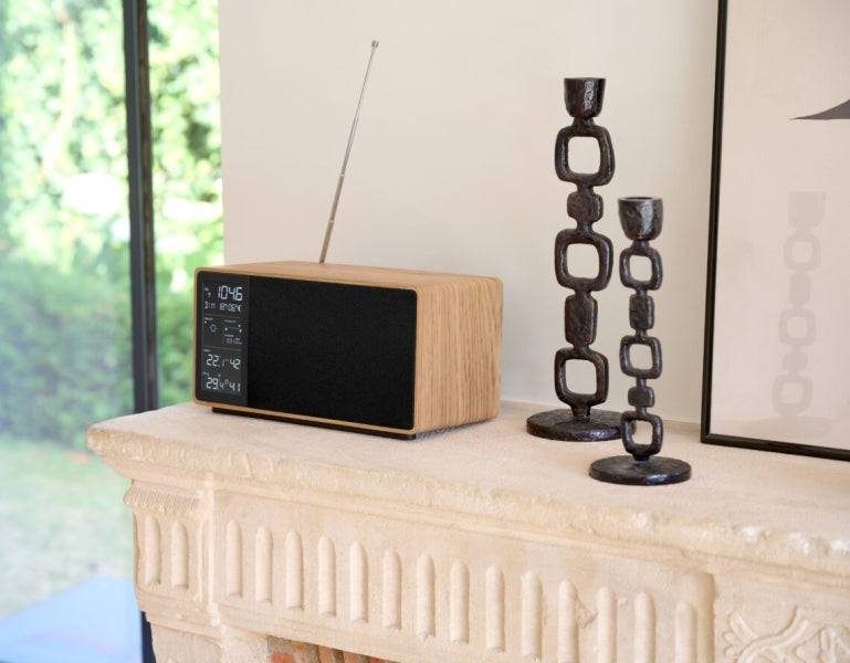 Thomson Altoparlante Bluetooth con Stazione Meteorologica e Radio FM - Potenza Musicale 50W - Schermo Retroilluminato - Sonda Esterna Wireless - Colore Legno e Nero