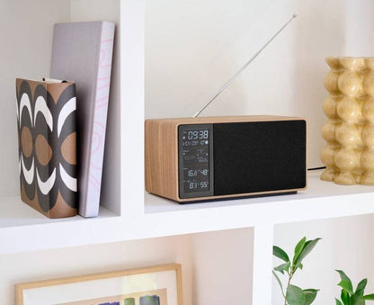 Thomson Altoparlante Bluetooth con Stazione Meteorologica e Radio FM - Potenza Musicale 50W - Schermo Retroilluminato - Sonda Esterna Wireless - Colore Legno e Nero