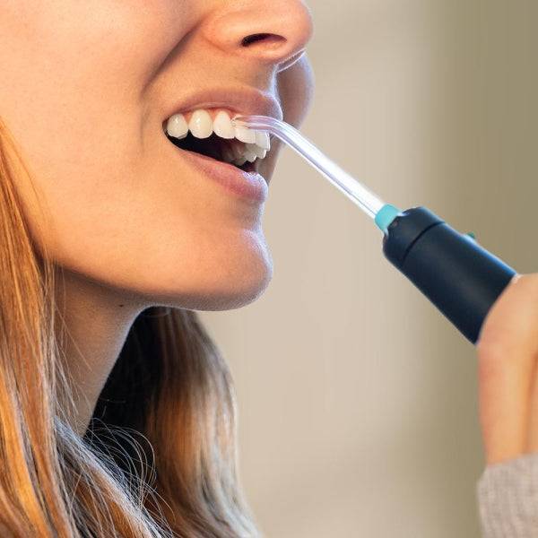Cecotec Bamba ToothCare Jet Clean Stazione Igiene Dentale con Irrigatore e Spazzolino - Serbatoio 600ml - 10 Livelli - 7 Boccagli Inclusi - Spazzolino Sonico 5 Modalità - IPX7 - Nero