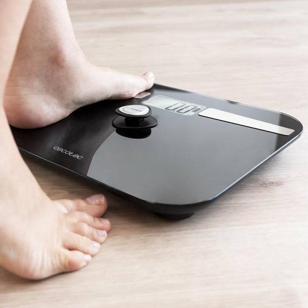 Cecotec Surface Precision 10200 Smart Healthy Black Bilancia Pesapersone fino a 180kg - Energia senza Pile - Bluetooth - 4 Sensori - Cristallo Temperato - Piedini Antiscivolo - Spegnimento Automatico - Colore Nero