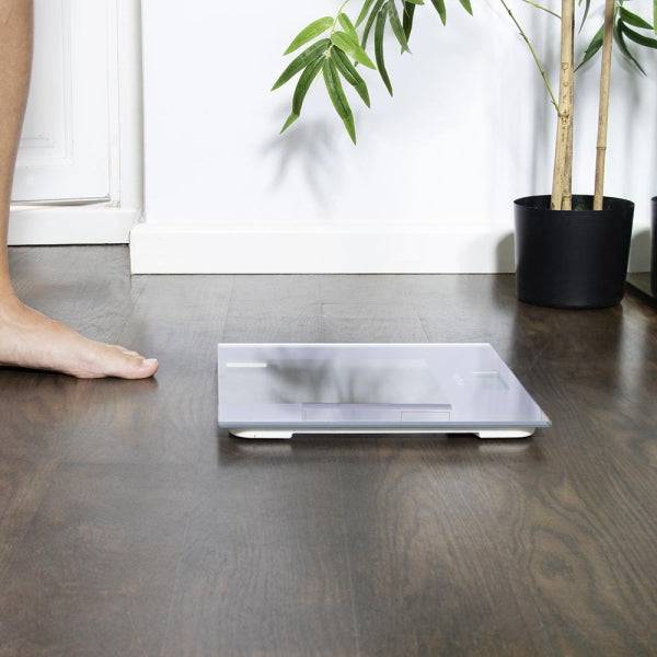 Cecotec Surface Precision Healthy Bilancia Corporale fino a 180kg - Alta Precisione - Display LCD - Vetro Temperato - Metro Misura - Spegnimento Automatico - Piedi Antiscivolo - 300x300mm - Trasparente