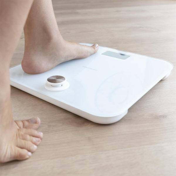 Cecotec Surface Precision 10000 Healthy White Bilancia Pesapersone - Energia senza Pile - 4 Sensori di Precisione - Cristallo Temperato - Display LCD - Spegnimento Automatico - Piedini Antiscivolo - Colore Bianco