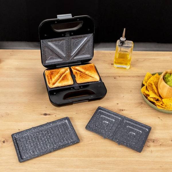 Cecotec Rock'nToast Combo Piastra per Sandwich 3 in 1 - 800W - Rivestimento Antiaderente - Piastre Intercambiabili - Finiture in Acciaio Inossidabile - Manico al Tatto Freddo - Indicatore Luminoso - Colore Nero
