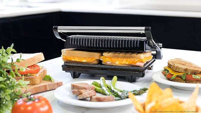 Cecotec Rock'nGrill 750 Full Open Griglia Elettrica - 750W - Apertura 180º - Rivestimento Antiaderente - Piastra Flottante - Indicatore Luminoso - Chiusura Verticale con Pinza - 23x14.5cm - Colore Nero