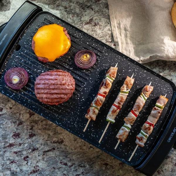 Cecotec Tasty and Grill 2500 RockWater MixGrill Piastra Elettrica - 2150W - Antiaderente - Superficie Mista - Termostato - Lavabile in Lavastoviglie - Vassoio Raccogligrasso - Maniglie Fredde al Tatto - Colore Nero