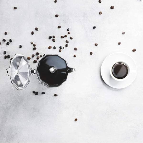 Cecotec Moklassic 600 Cafetera Italiana para 6 Tazas - Aluminio Fundido - Apta para Todas las Superficies - Apto para Lavavajillas - Junta de Silicona - Valvula de Seguridad - Colore Nero