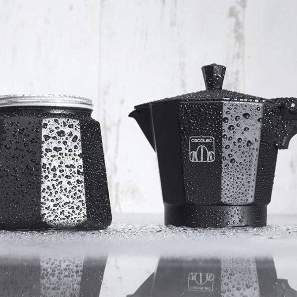 Cecotec Moklassic 600 Cafetera Italiana para 6 Tazas - Aluminio Fundido - Apta para Todas las Superficies - Apto para Lavavajillas - Junta de Silicona - Valvula de Seguridad - Colore Nero