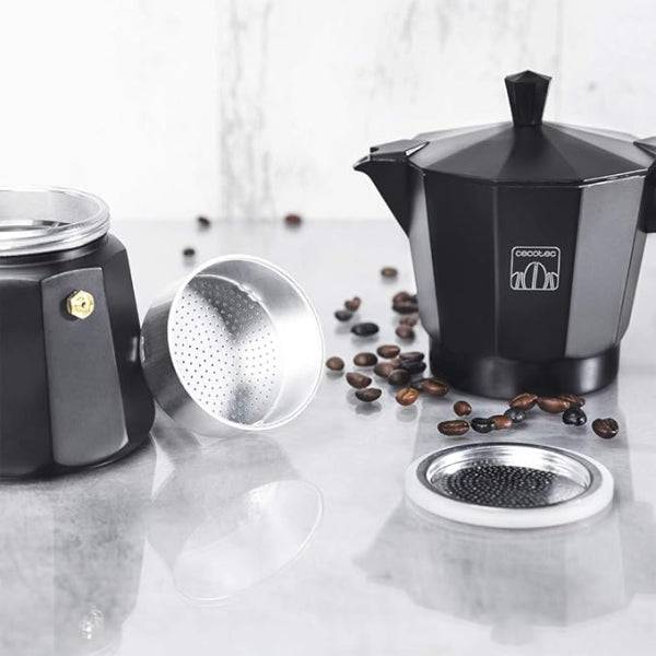 Cecotec Moklassic 600 Cafetera Italiana para 6 Tazas - Aluminio Fundido - Apta para Todas las Superficies - Apto para Lavavajillas - Junta de Silicona - Valvula de Seguridad - Colore Nero