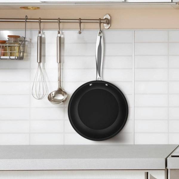 Cecotec Polka Classy Steel Padella in Acciaio Inossidabile 18cm - Rivestimento Antiaderente - Adatta al Forno 230°C - Compatibile con Induzione - Manico Rivettato - Colore Nero