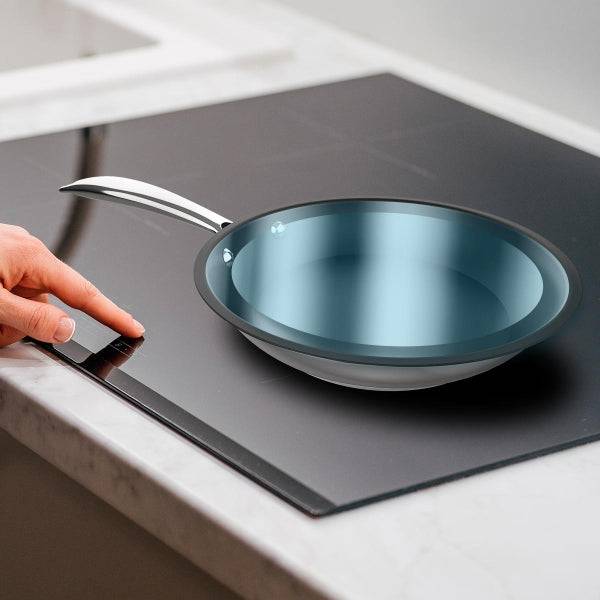 Cecotec Polka Classy Steel Padella Acciaio Inossidabile 24cm - Manico Rivettato - Rivestimento Antiaderente - Adatta al Forno - Compatibile con Induzione - Colore Nero