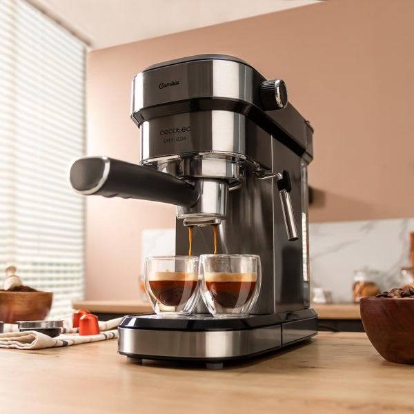 Cecotec Cafelizzia 790 Steel DUO Macchina Caffè Espresso - 1350W - Pressione 20Bar - Doppia Uscita Caffè - Vaporizzatore Orientabile - Serbatoio 1,2L Estraibile - Filtro per Capsule - Acciaio Inossidabile