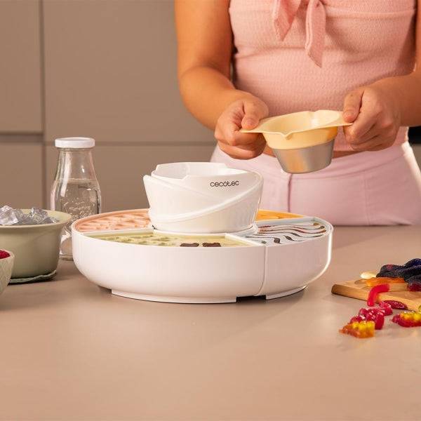Cecotec Fun and Sugar Gummy Macchina per Fare Caramelle - Potenza 40W - Fonduta di Cioccolato - Include 4 Stampi in Silicone - Vassoi Smontabili - Facile da Pulire - Colore Bianco
