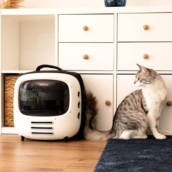 Cecotec Pumba 1800 Travel Fan Trasportino con Finestra - Sistema di Ventilazione con 2 Velocità - per Animali Domestici fino a 8kg - Luce Interna - Ergonomico - Tasca Laterale - 43x42x27.6cm - Colore Bianco
