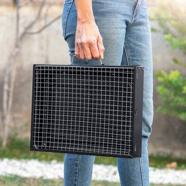 Innovagoods BearBQ Barbecue Portatile da Tavolo - Ferro - Pieghevole - Capacità fino a 1.5kg di Carbone - Griglia Estraibile 35X27cm - Pulizia Facile - Compatto - Leggero - 41x28x20cm - Colore Nero