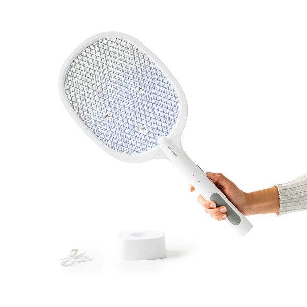 Innovagoods Elecfly Racchetta Zanzariera Ricaricabile con Luce UV 2 in 1 - Funzione Lampada - 3000 Volt - Batteria 500mAh - Protezione Scariche Accidentali - 3.3x52.5x21.6cm - Colore Bianco