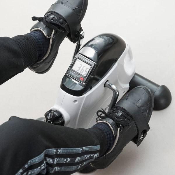 Innovagoods Pedaliera Statica per Gambe e Braccia - Resistenza Regolabile - Contatore LCD Digitale - Uso Interno - 35x31x39cm - Colore Nero