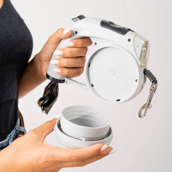 Innovagoods Leashic Guinzaglio Retrattile 6 in 1 - Luce LED - Orologio - Scomparto per Sacchetti e Cibo - Abbeveratoio - Estensione fino a 4m - Idoneo fino a 35kg - Include Sacchetti - 18x13.5x7.5cm - Colore Grigio e Nero