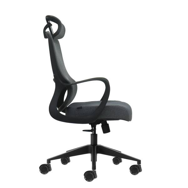 Oqonos Cherg 005 Sedia Ufficio Ergonomica con Poggiatesta Cervicale Regolabile, Schienale Rete Traspirante, Pistone Gas Classe 4, Supporto Lombare, Braccioli Fissi, Seduta Ergonomica Sagomata e Ruote Silicone - Grigio con Struttura Nera