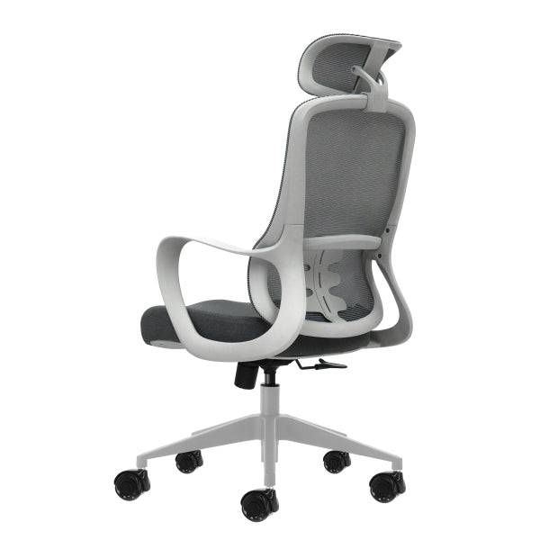 Oqonos Cherg 008 Sedia Ufficio Ergonomica con Poggiatesta Cervicale Regolabile, Schienale Rete Traspirante, Pistone Gas Classe 4, Supporto Lombare, Braccioli Fissi, Seduta Ergonomica Sagomata e Ruote Silicone - Grigio