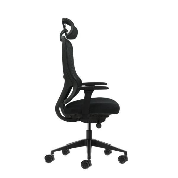 Oqonos Cherg 018 Sedia da Ufficio Ergonomica con Poggiatesta Cervicale Regolabile, Meccanismo Autoequilibrante, Braccioli 4D, Seduta Scorrevole e Ruote in Silicone - Nero