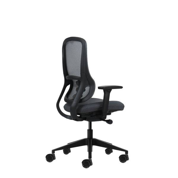 Oqonos Cherg 020 Sedia da Ufficio Ergonomica con Meccanismo Autoequilibrante, Braccioli 4D, Seduta Scorrevole e Ruote in Silicone - Grigio con Struttura Nera