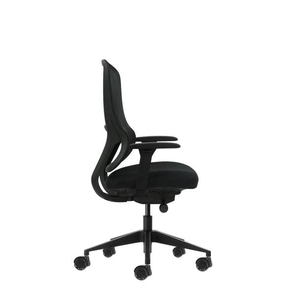Oqonos Cherg 021 Sedia da Ufficio Ergonomica con Meccanismo Autoequilibrante, Braccioli 4D, Seduta Scorrevole e Ruote in Silicone - Nero