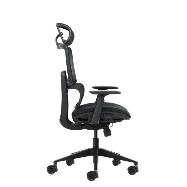 Oqonos Cherg 027 Sedia da Ufficio Ergonomica con Poggiatesta Cervicale Regolabile, Schienale e Seduta in Rete Elastica, Schienale Regolabile in Altezza, Supporto Lombare Regolabile, Braccioli 4D e Ruote in Silicone - Nero