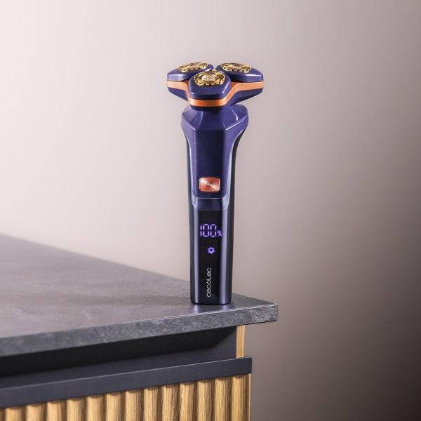 Cecotec PrecisionCare Aluminum Rasoio Rotativo - Autonomia fino a 2h - Testina Magnetica - Velocità 8500rpm - Display LED - Rivestimento Titanio - Colore Blu Marino