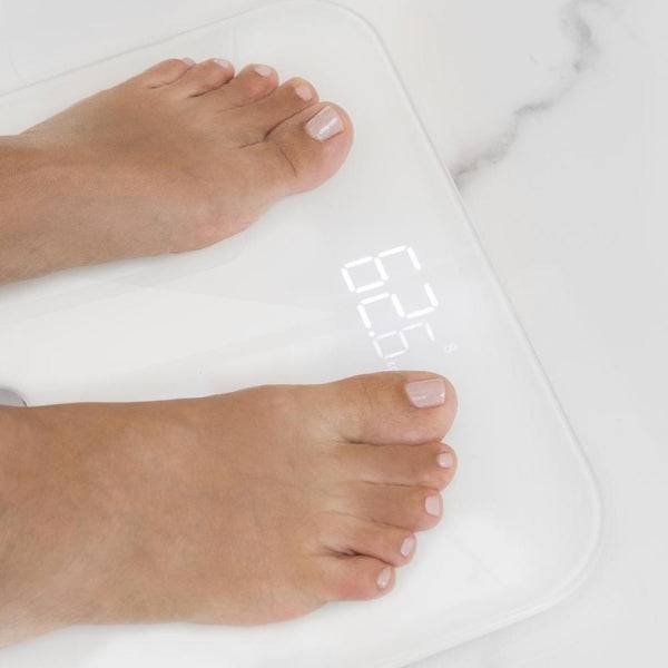 Cecotec Surface Precision 970 Smart Healthy Bilancia Pesapersone - Bluetooth - Display LED - Vetro Temperato - Misurazione Bioimpedenza - Supporta fino a 180kg - 278x278mm - Colore Bianco