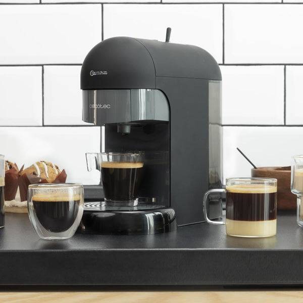 Cecotec Cumbia Capricciosa Black Macchina per Caffè Espresso Compatibile con Capsule - Potenza 1100W - Pressione 19bar - Serbatoio 600ml - Filtro Lavabile in Lavastoviglie - Colore Nero