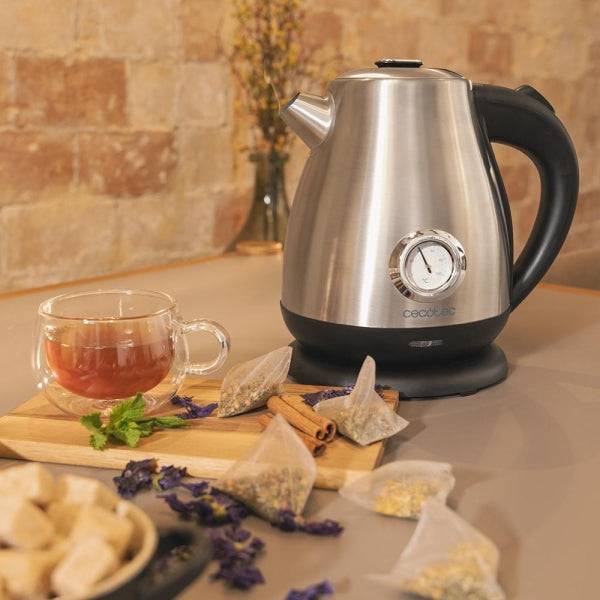 Cecotec Thermosense 620 Retro Steel Bollitore Acqua 1.7L - 2200W - Termometro Analogico - Base 360° Indipendente - Temperatura Regolabile - Filtro Anticalcare - Spegnimento Automatico - Colore Nero e Argento