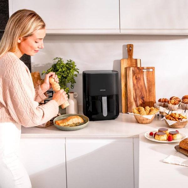 Cecotec Cecofry Fantastik Window 6500 Friggitrice ad Aria - 1700W - Capacità 6,5L - Display Digitale - Temperatura Regolabile fino a 200°C - Multifunzione - Finestra di Visualizzazione - Colore Nero