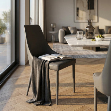 Sedia in ecopelle grigio scuro 46,5x59x89cm, peso 7,7kg