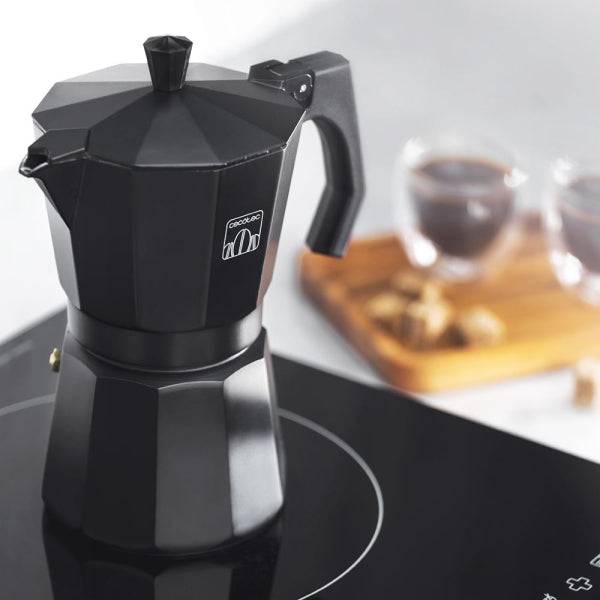 Cecotec Mokclassic 1200 Macchinetta Caffè Italiana 12 Tazze - Alluminio Pressofuso - Idonea per Gas, Elettrico e Vetroceramica - Facile da Pulire - Valvola di Sicurezza - Filtro Acciaio Inossidabile - Colore Nero