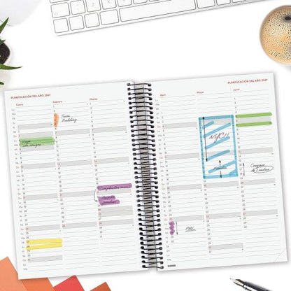 Finocam Espiral Basics Opaque Agenda - Annuale 2027 - 1 Giorno per Pagina - Formato E11 - 165x242mm - Spirale - Copertina in Polipropilene - Angoli Microforati - Carta da 70g/m2