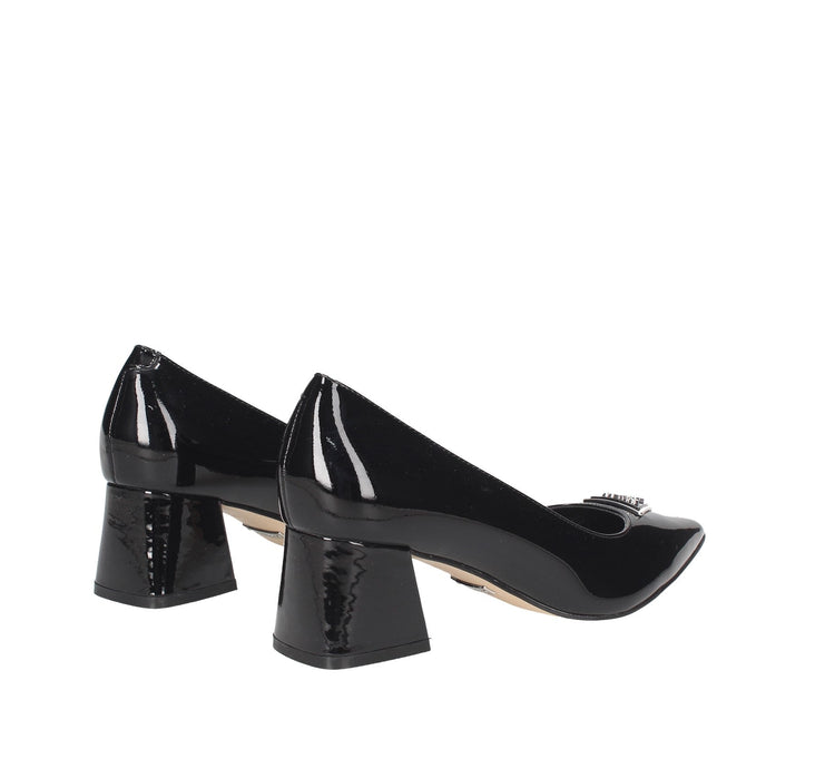 Decollete Zabbi GUESS in Vernice con Logo Triangolare in Metallo, Tacco 5 cm e Sottopiede in Pelle