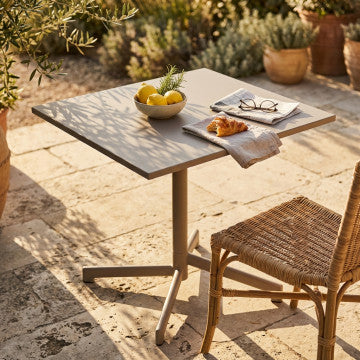 Tavolo quadrato 70x70 cm in acciaio con tubi strutturali e trattamento antiruggine