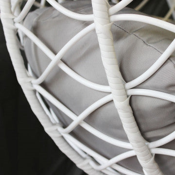 Dondolo con struttura metallo tortora e seduta wicker grigio, bianco o naturale