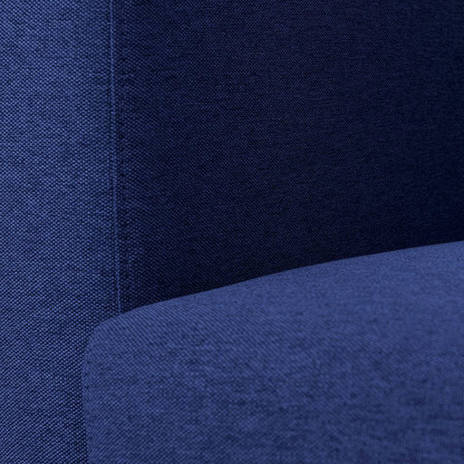 Dettaglio tessuto inchiostro del rivestimento del divano, tessuto resistente, finitura liscia, colore blu scuro, comfort elevato