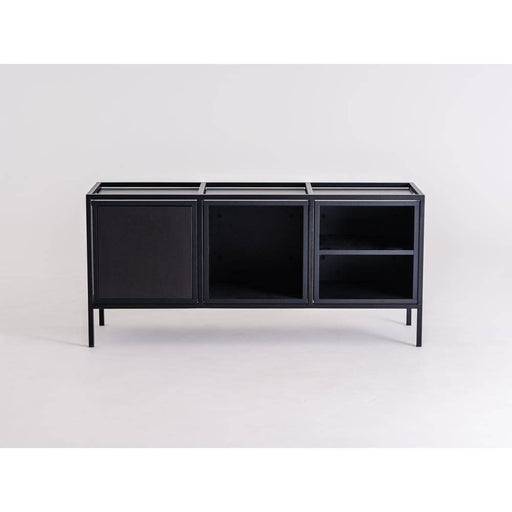 Credenza nera con ante e ripiani aperti, struttura in legno e metallo, stile minimalista, perfetta per arredamento contemporaneo