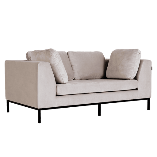 Divano 2 posti in tessuto beige con struttura in metallo nero, cuscini morbidi, stile moderno e minimalista, ideale per soggiorno elegante