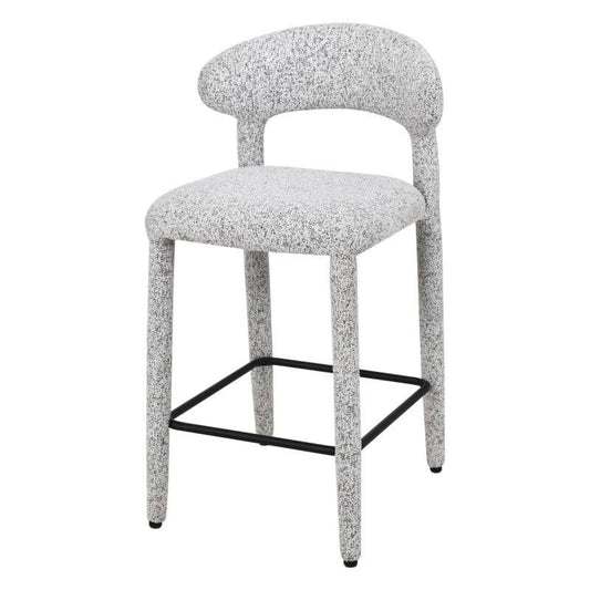 Sgabello imbottito IROKI in tessuto beige-grigio melange con schienale arrotondato, struttura in legno e poggiapiedi in metallo, altezza 93 cm.