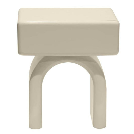 Comodino LUSH con cassetto soft-close, struttura in MDF bianco crema, forma arcuata, design contemporaneo ideale per camere moderne
